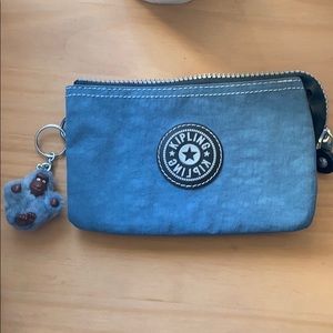 A kipling small hand bag that’s light weight